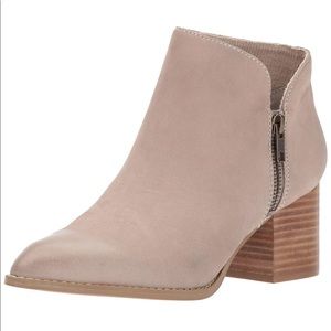Size 8.5 Seychelles Chaparral Bootie in Taupe